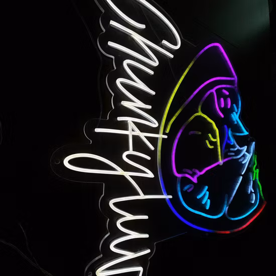 Los letreros de neón se pueden personalizar con luces LED